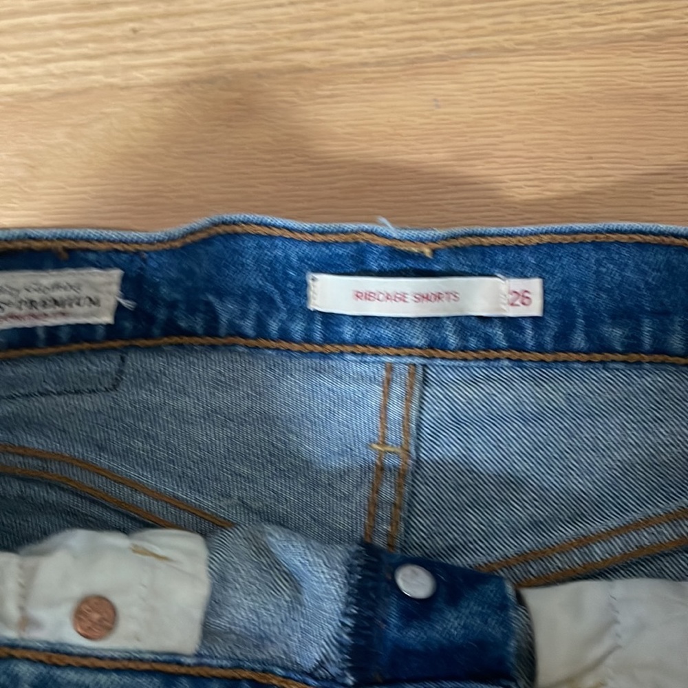 Levi’s Ribcage shorts - Picture 2 of 5